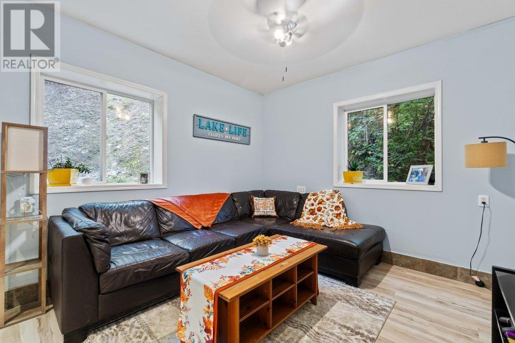 9048 Hummingbird Drive, Swansea Point, British Columbia  V0E 2K2 - Photo 32 - 10342317