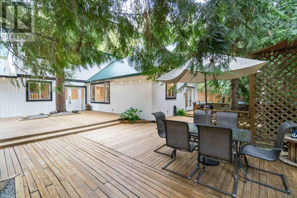 9048 Hummingbird Drive, Swansea Point, British Columbia  V0E 2K2 - Photo 7 - 10342317