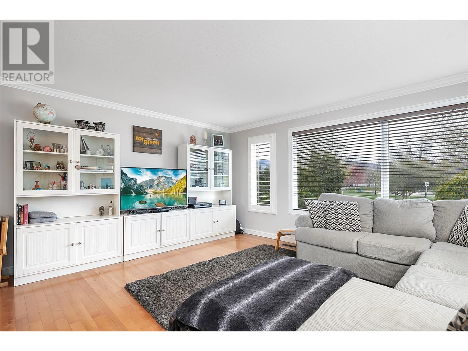 785 Birch Avenue, Kelowna, British Columbia  V1Y 5H3 - Photo 2 - 10341955