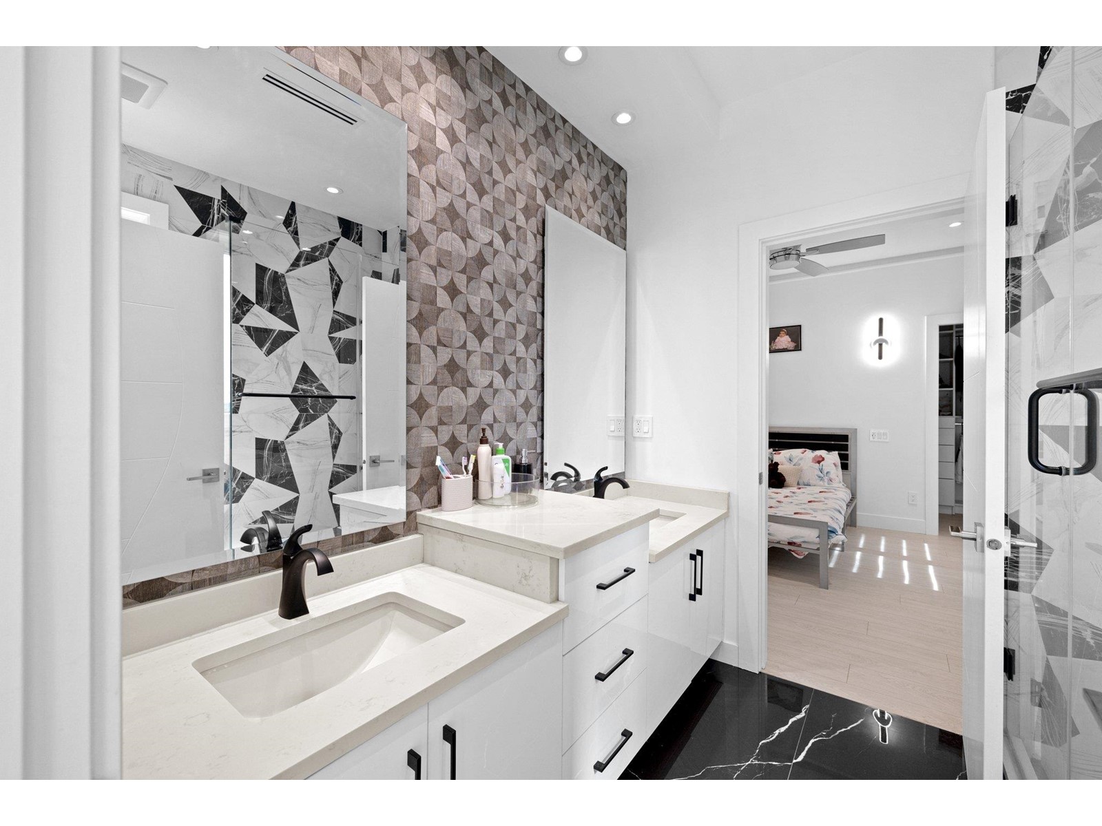 14714 111a Avenue, Surrey, British Columbia  V3R 2E1 - Photo 21 - R2986912