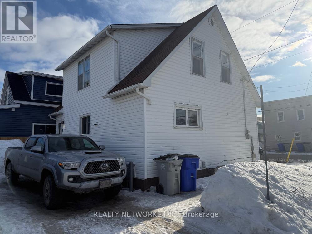 Property at 202 BALSAM STREET S image 4