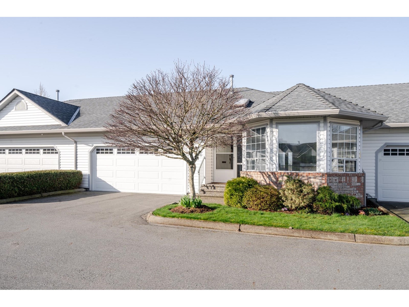 Property at 28 3293 FIRHILL DRIVE image 1