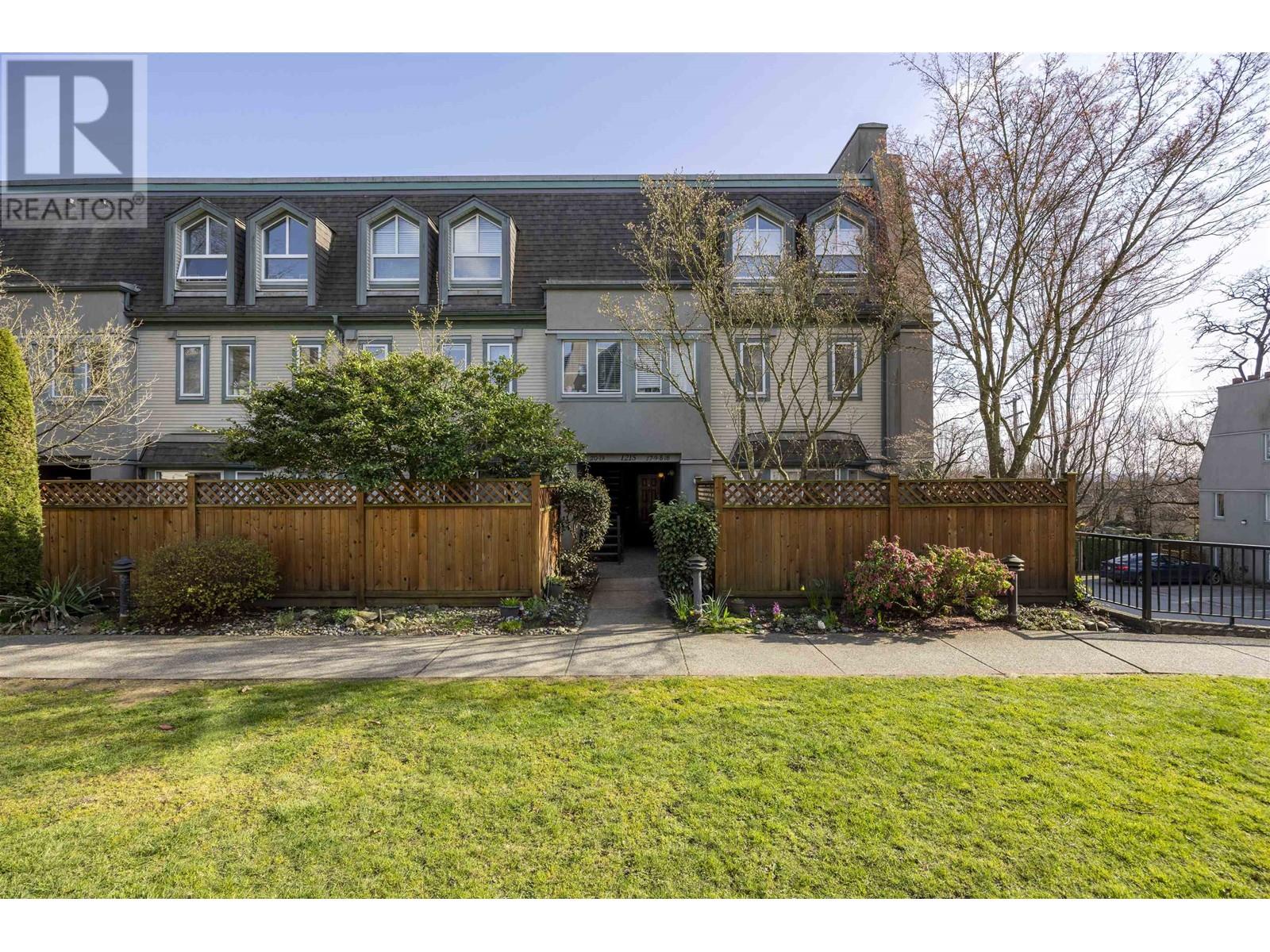 8 1215 Brunette Avenue, Coquitlam, British Columbia  V3K 6W2 - Photo 1 - R2986976