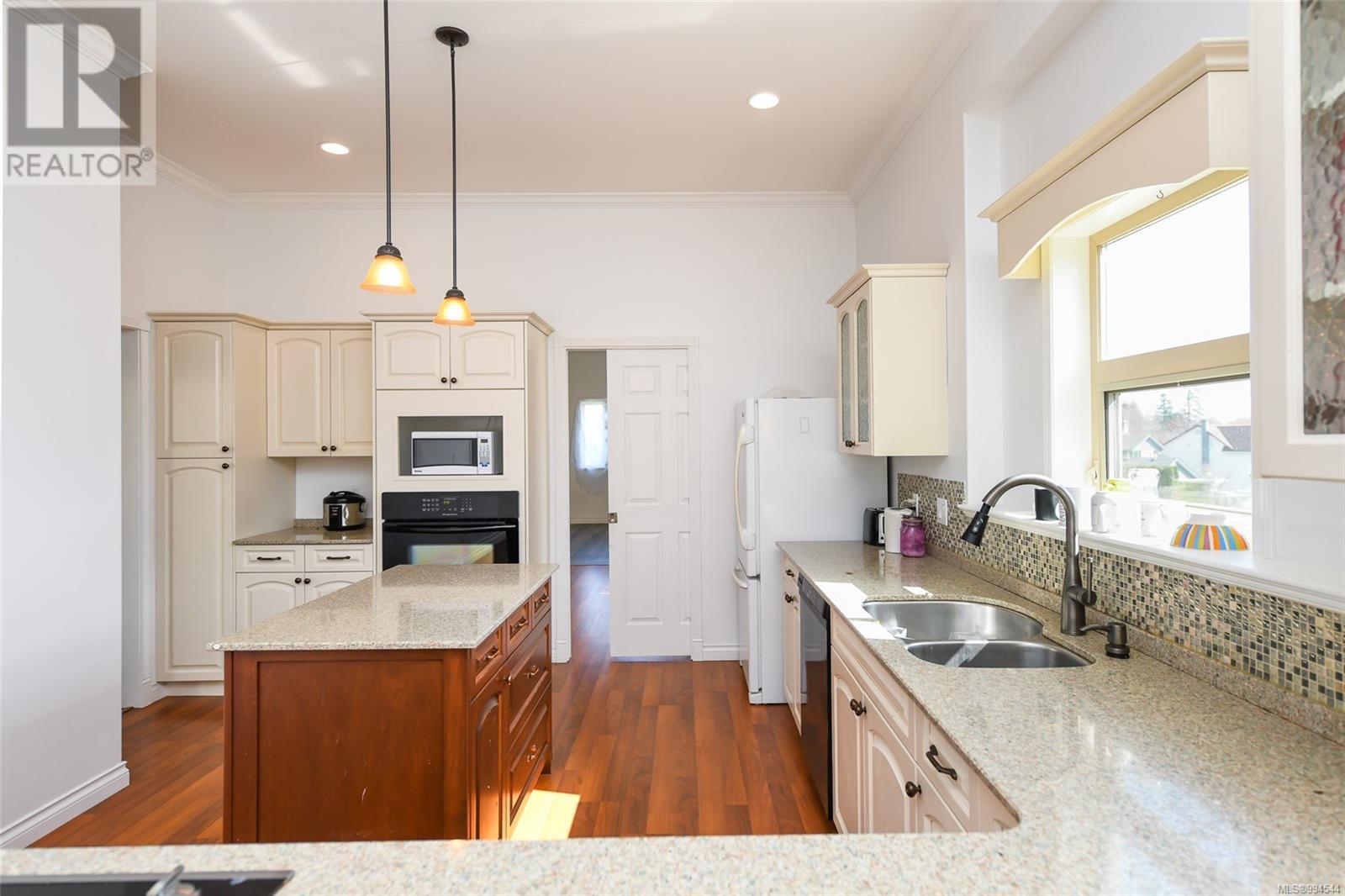 1039 Arrowsmith Ave, Courtenay real estate listing 994544 for sale