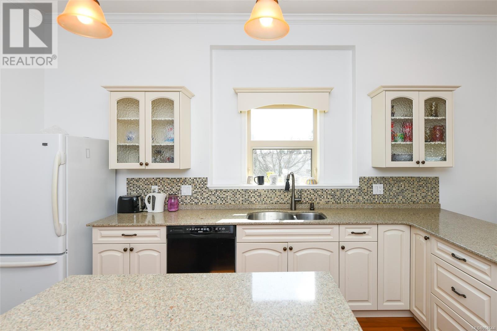 1039 Arrowsmith Ave, Courtenay real estate listing 994544 for sale
