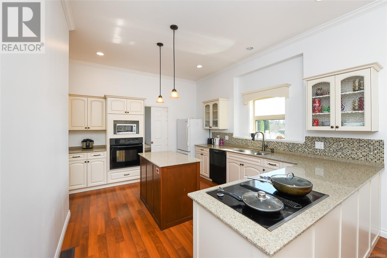 1039 Arrowsmith Ave, Courtenay real estate listing 994544 for sale
