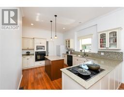 1039 Arrowsmith Ave, Courtenay property photo listing 994544 for sale