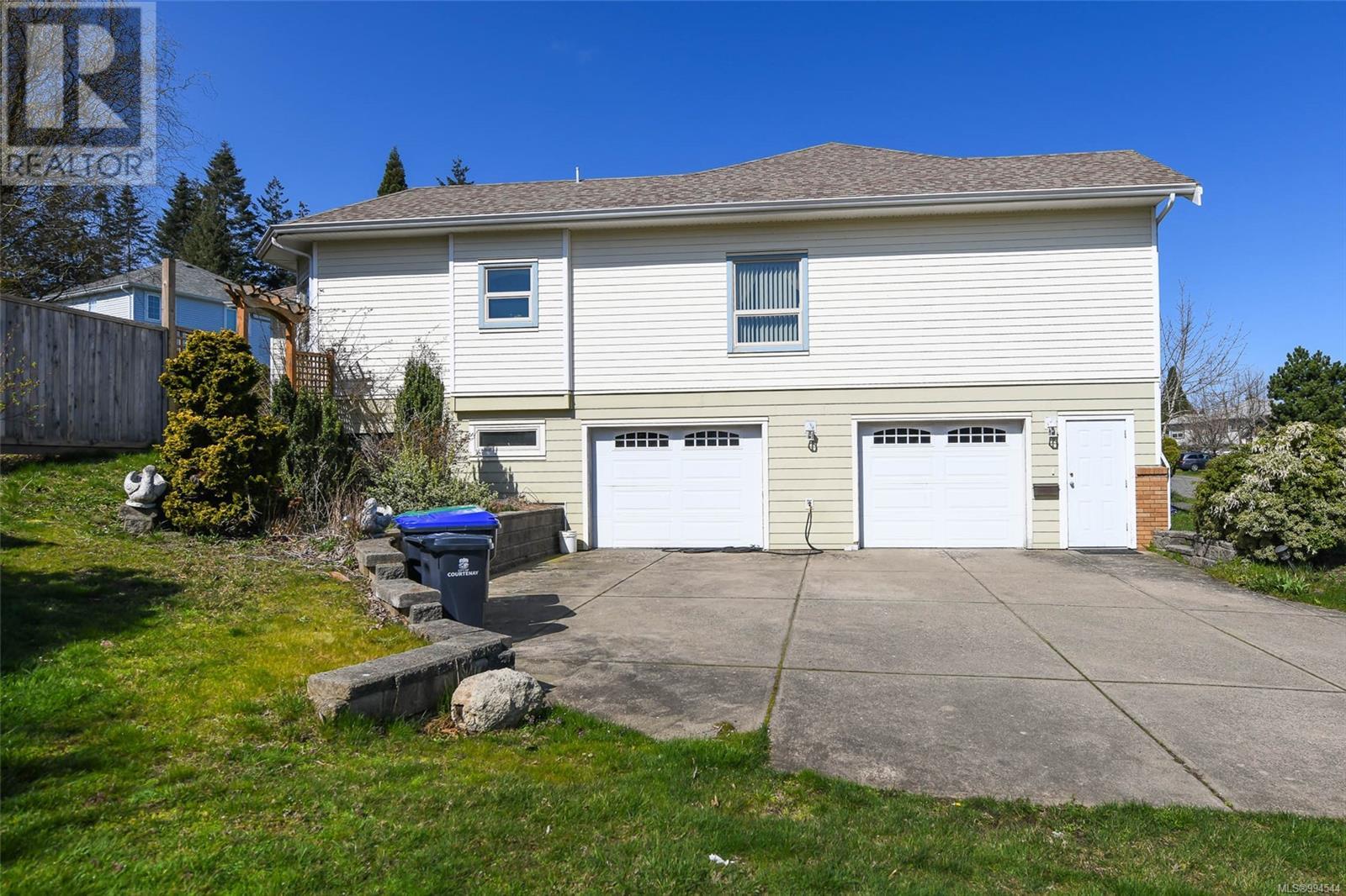 1039 Arrowsmith Ave, Courtenay real estate listing 994544 for sale
