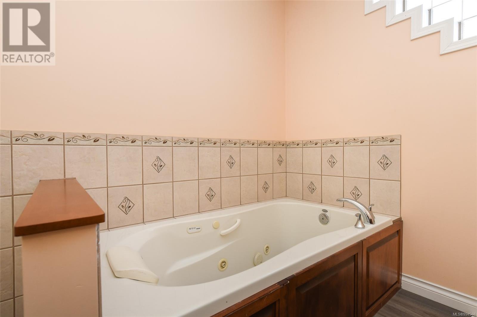 1039 Arrowsmith Ave, Courtenay real estate listing 994544 for sale