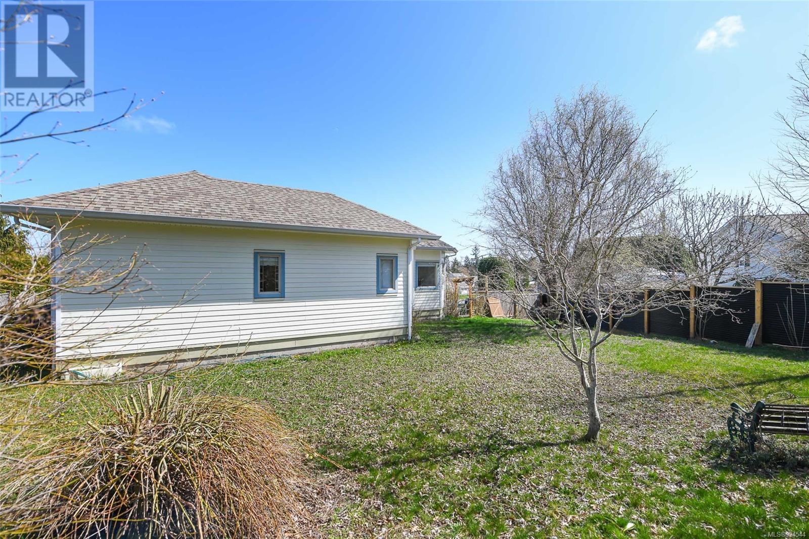 1039 Arrowsmith Ave, Courtenay real estate listing 994544 for sale