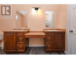 1039 Arrowsmith Ave, Courtenay property photo listing 994544 for sale