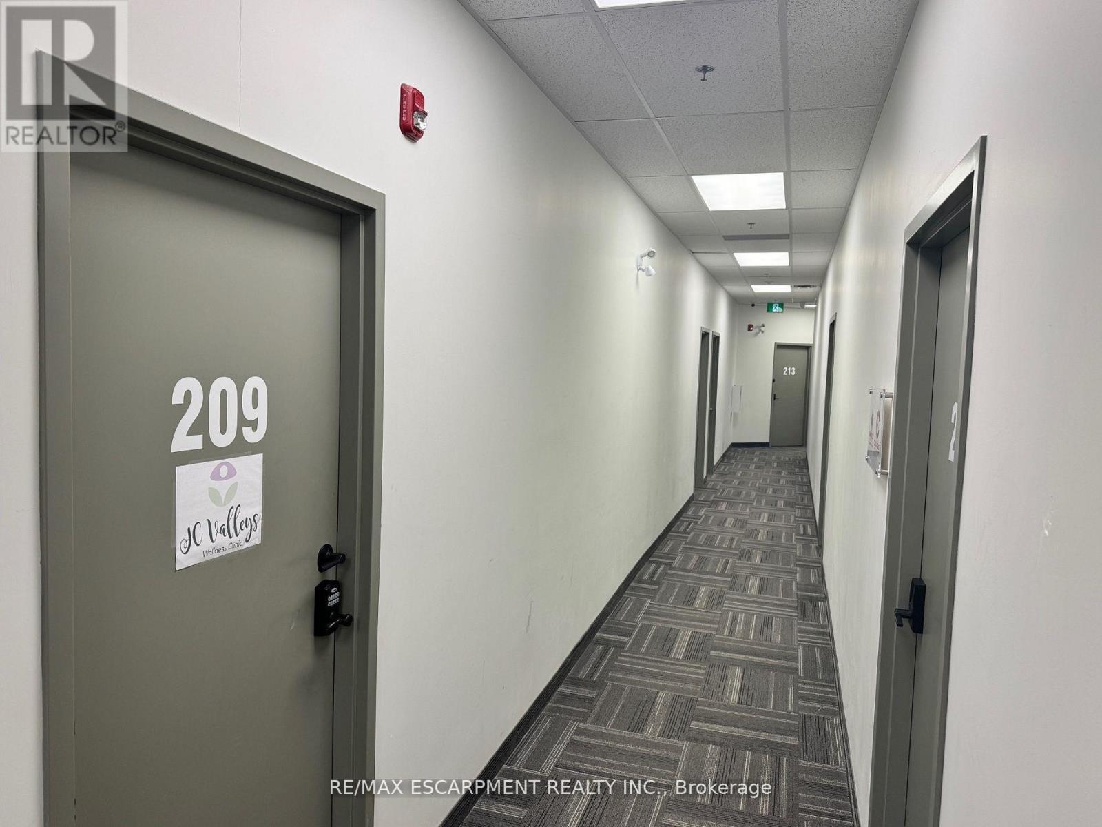 209 - 3465 Platinum Drive, Mississauga, Ontario  L5M 2S1 - Photo 2 - W12067793