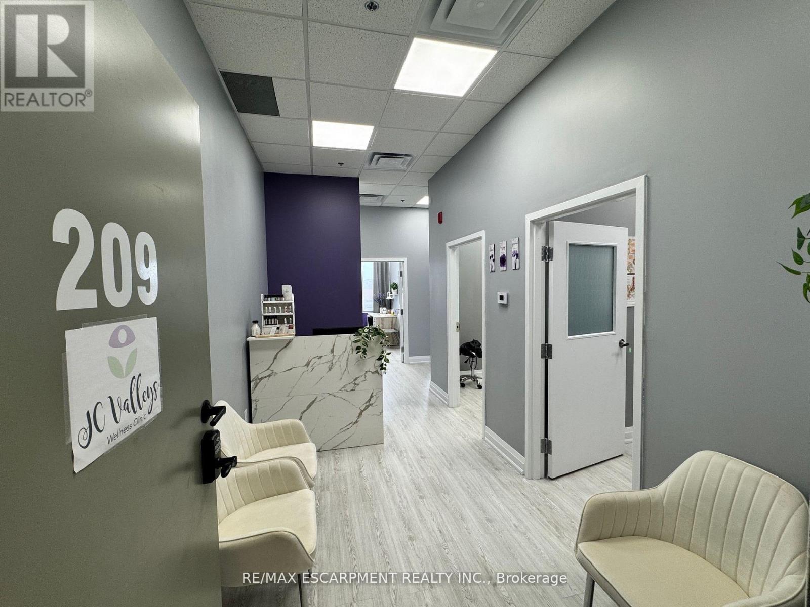 209 - 3465 Platinum Drive, Mississauga, Ontario  L5M 2S1 - Photo 3 - W12067793