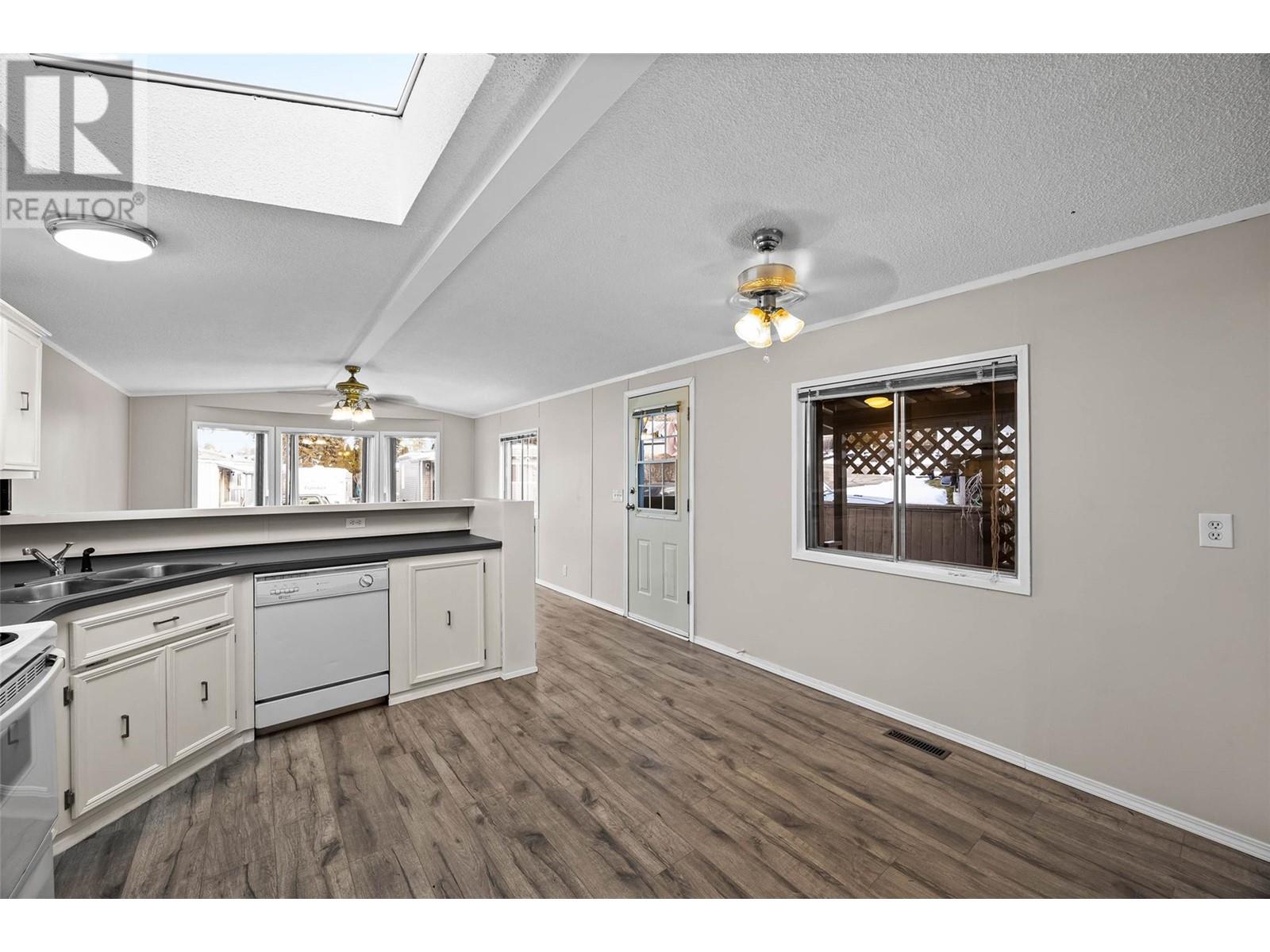 1555 Howe Road Unit# 68, Kamloops, British Columbia  V1S 1V1 - Photo 3 - 10342394
