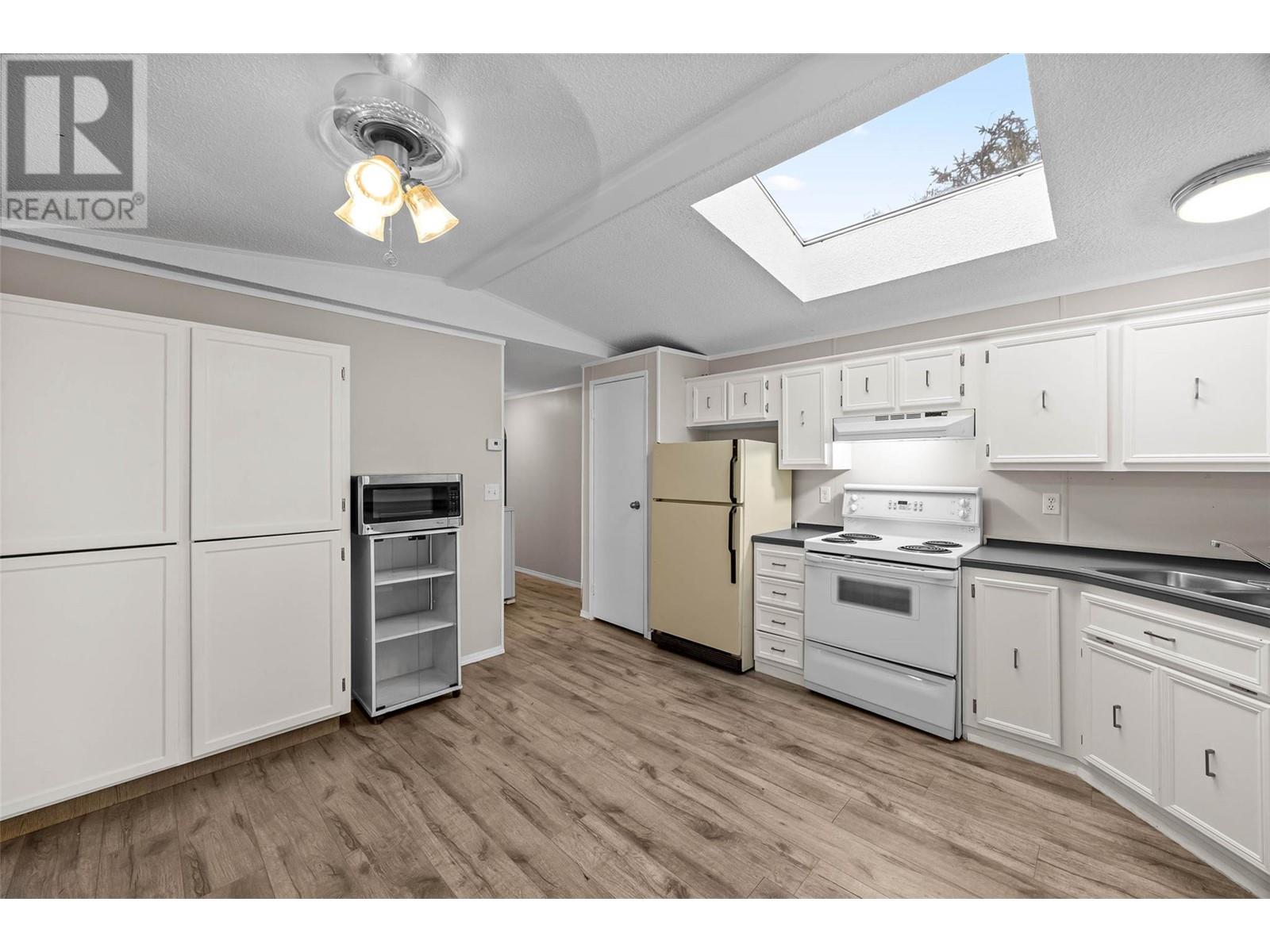 1555 Howe Road Unit# 68, Kamloops, British Columbia  V1S 1V1 - Photo 5 - 10342394