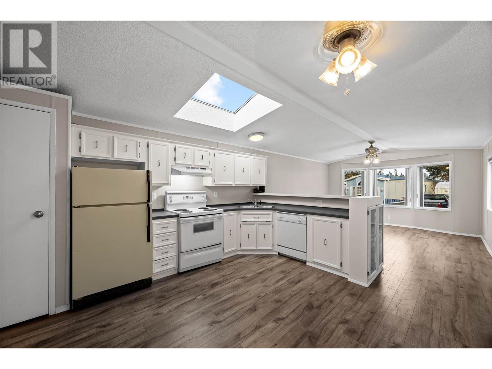 1555 Howe Road Unit# 68, Kamloops, British Columbia  V1S 1V1 - Photo 4 - 10342394