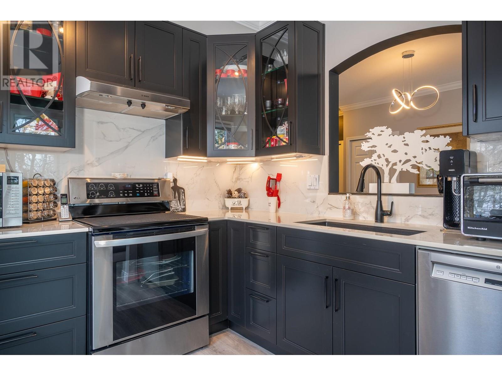 209 3098 Guildford Way, Coquitlam, British Columbia  V3B 7W8 - Photo 11 - R2987219