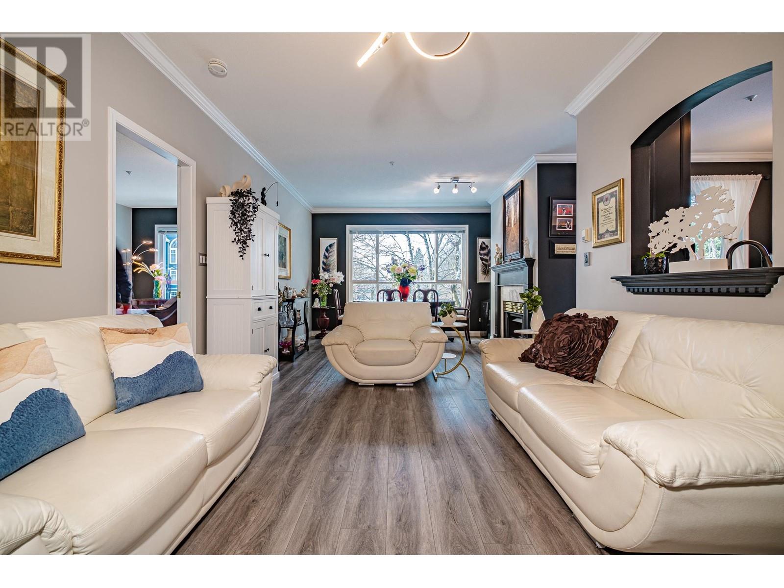 209 3098 Guildford Way, Coquitlam, British Columbia  V3B 7W8 - Photo 3 - R2987219