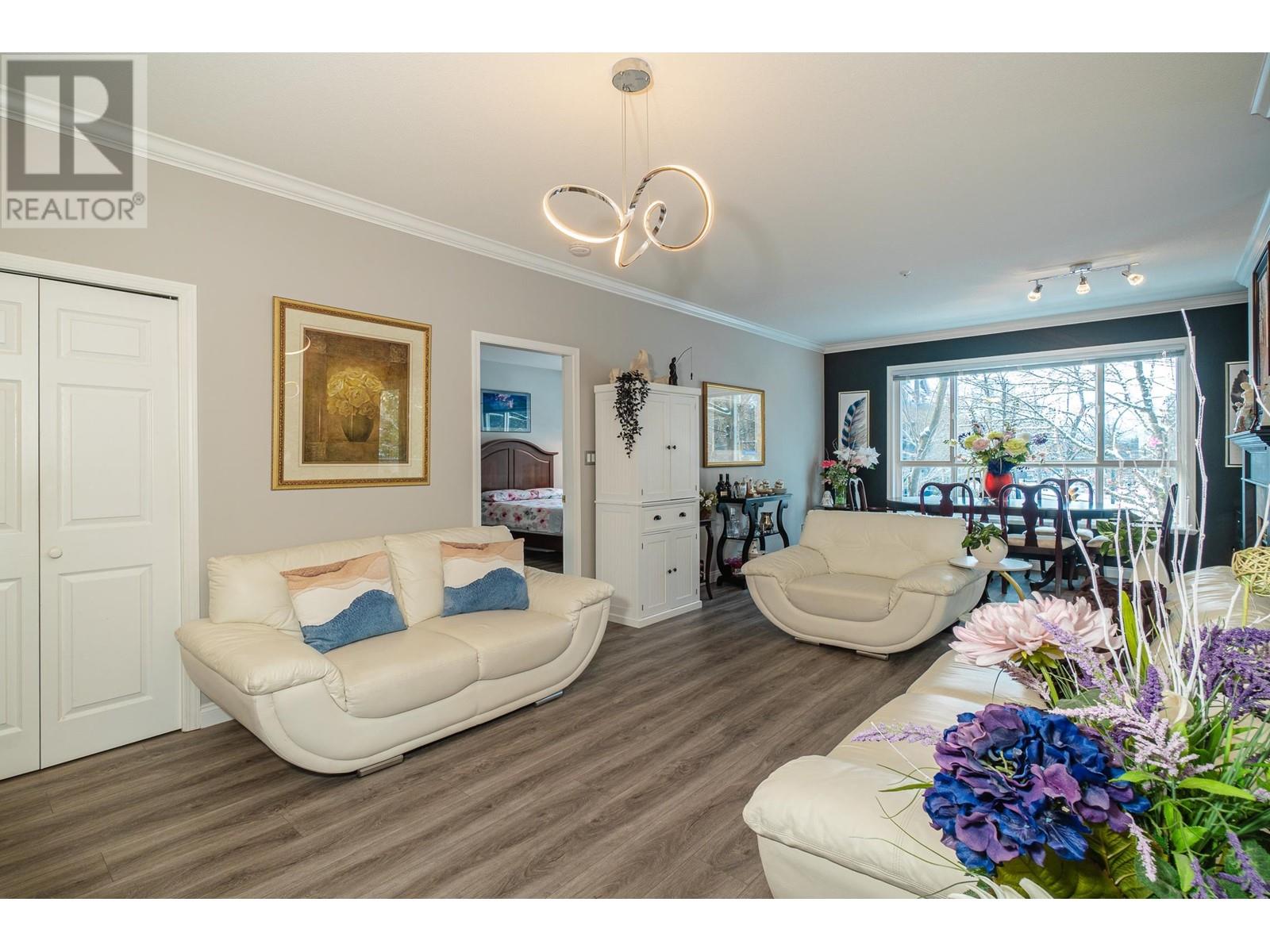 209 3098 Guildford Way, Coquitlam, British Columbia  V3B 7W8 - Photo 4 - R2987219