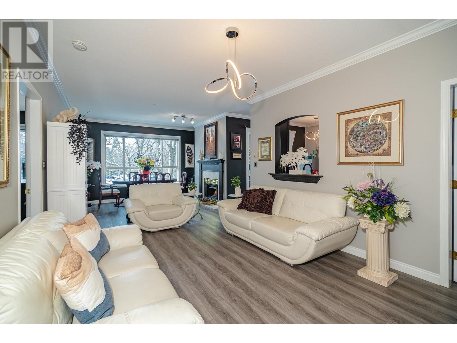 209 3098 Guildford Way, Coquitlam, British Columbia  V3B 7W8 - Photo 5 - R2987219