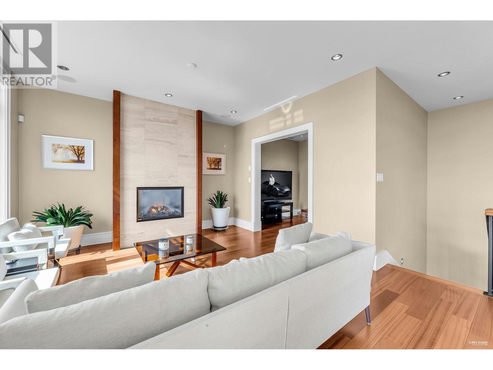 102 2575 Garden Court, West Vancouver, British Columbia  V7S 0A2 - Photo 7 - R2987242