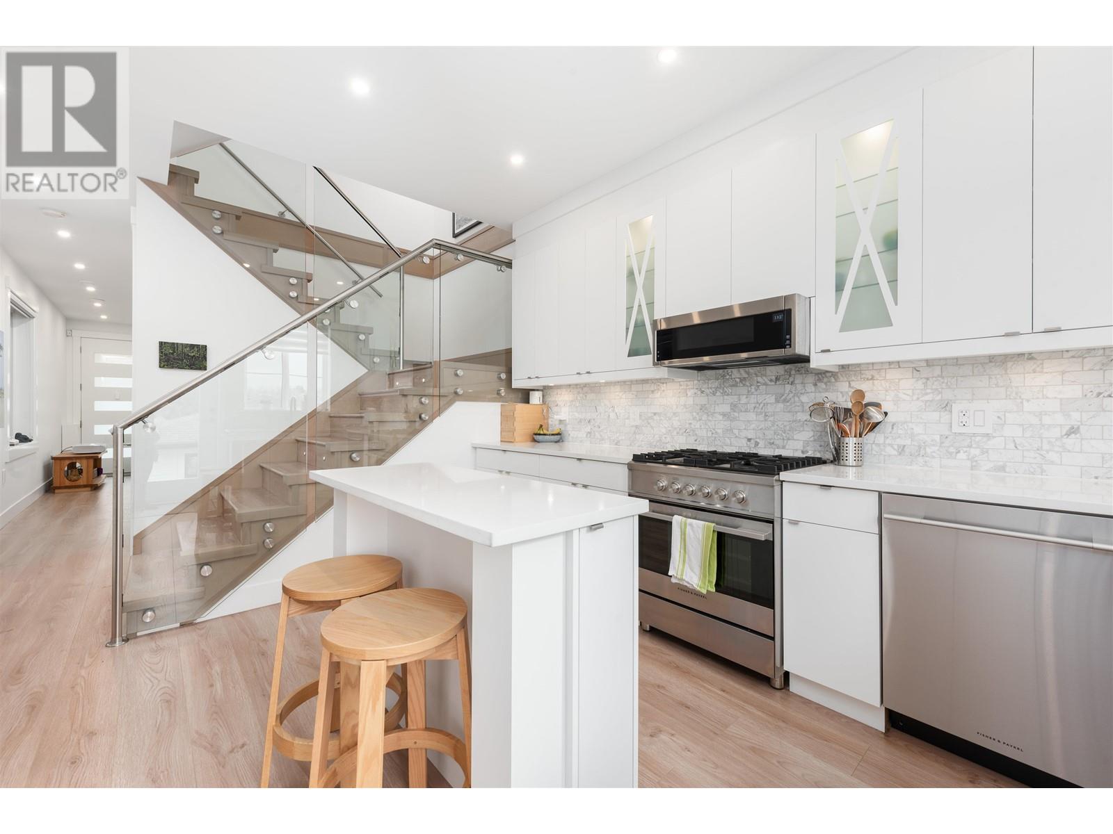 3346 E 8th Avenue, Vancouver, British Columbia  V5M 1X9 - Photo 5 - R2987261