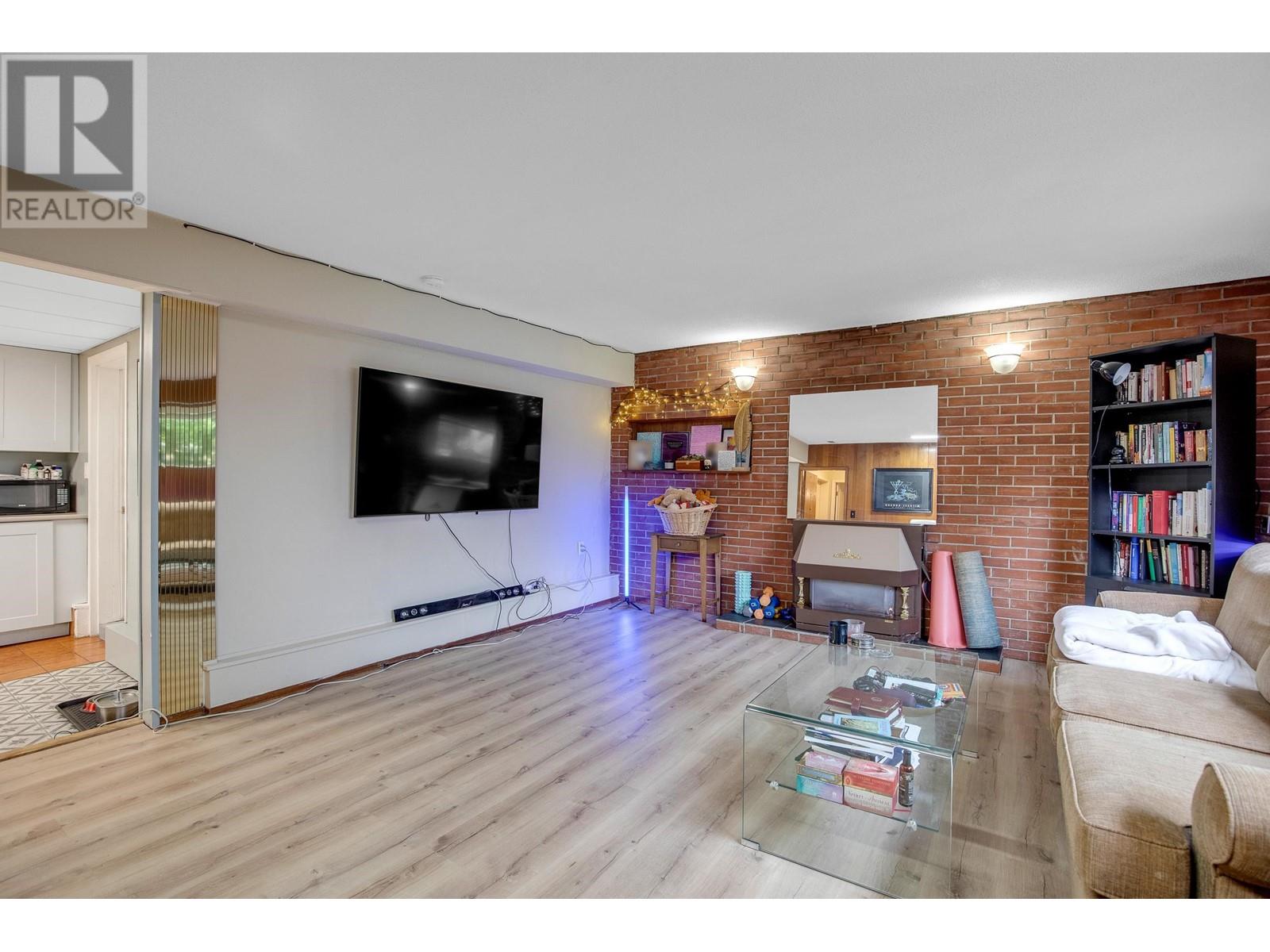 2358 Kensington Avenue, Burnaby, British Columbia  V5B 4E2 - Photo 19 - R2987235