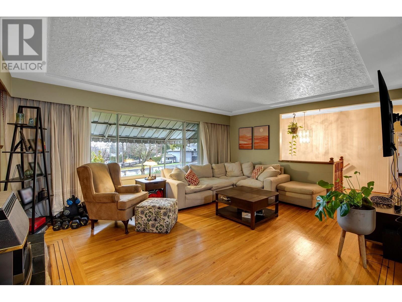 2358 Kensington Avenue, Burnaby, British Columbia  V5B 4E2 - Photo 6 - R2987235