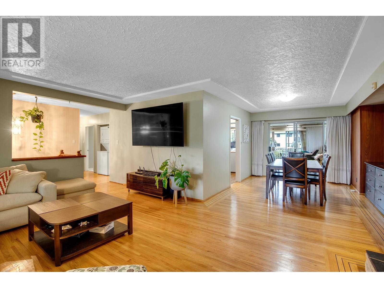 2358 Kensington Avenue, Burnaby, British Columbia  V5B 4E2 - Photo 7 - R2987235