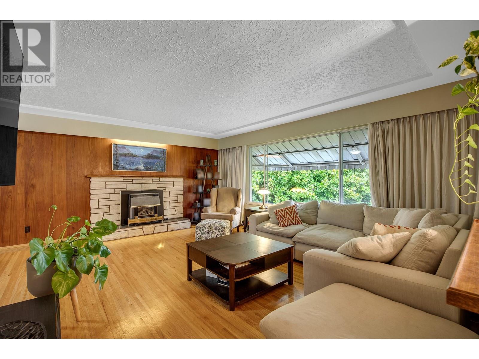 2358 Kensington Avenue, Burnaby, British Columbia  V5B 4E2 - Photo 9 - R2987235