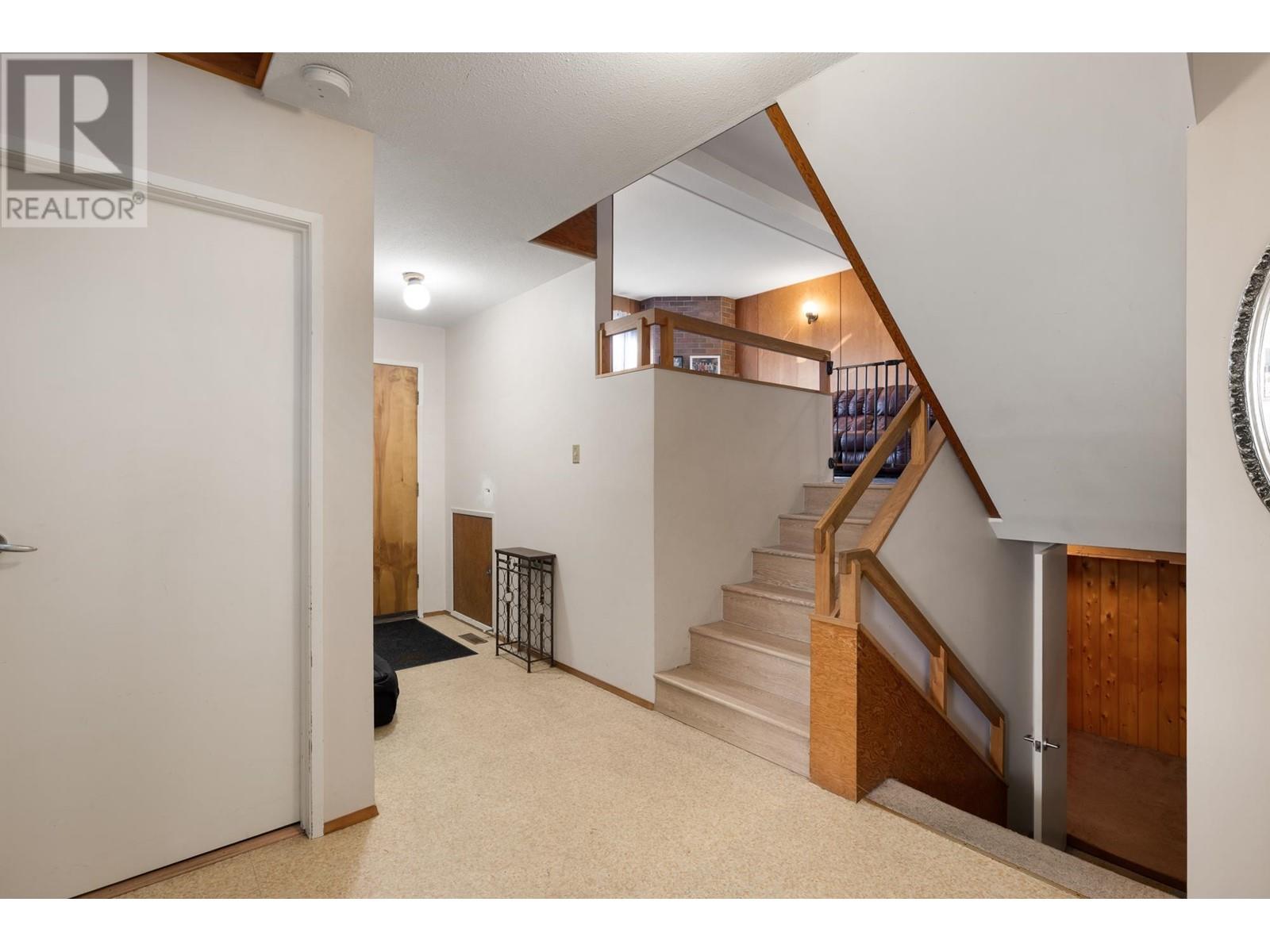 1090 Handsworth Road, North Vancouver, British Columbia  V7R 2A6 - Photo 14 - R2987249