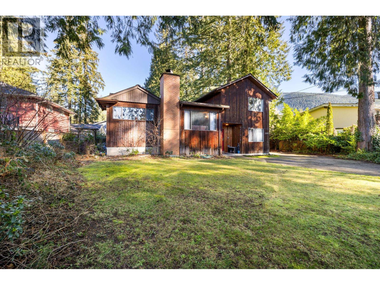 1090 Handsworth Road, North Vancouver, British Columbia  V7R 2A6 - Photo 4 - R2987249