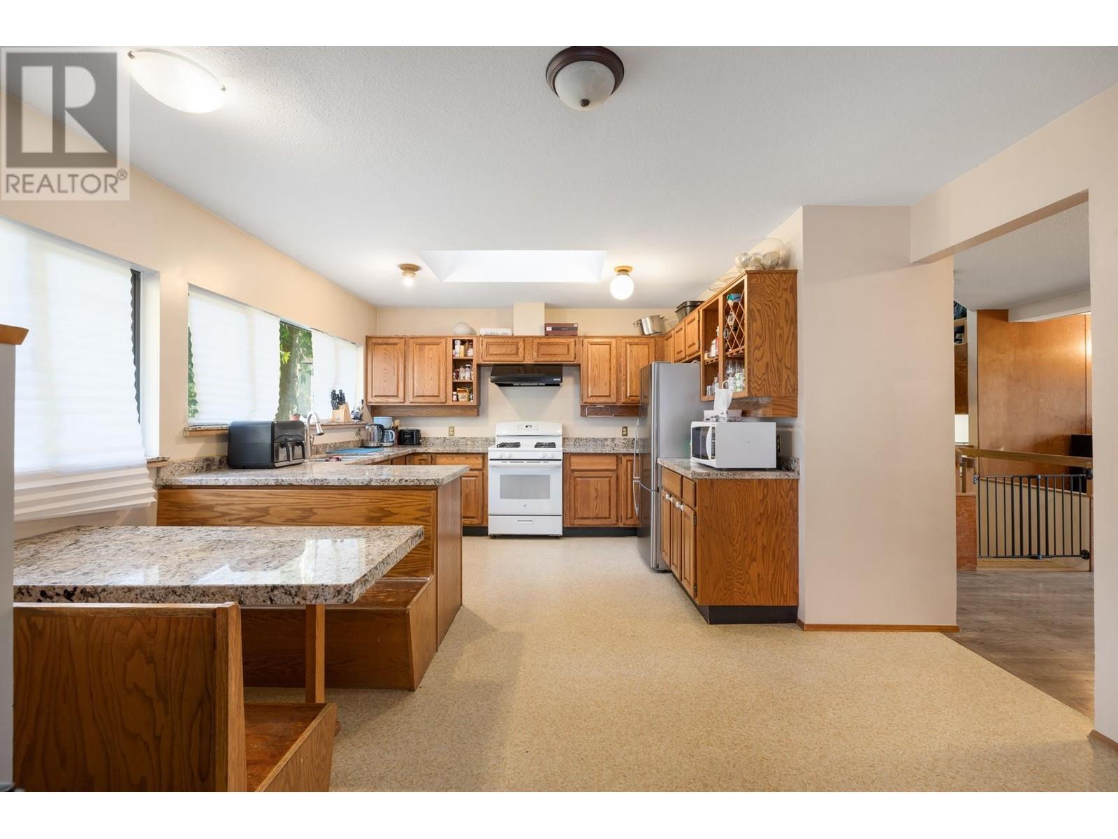 1090 Handsworth Road, North Vancouver, British Columbia  V7R 2A6 - Photo 8 - R2987249