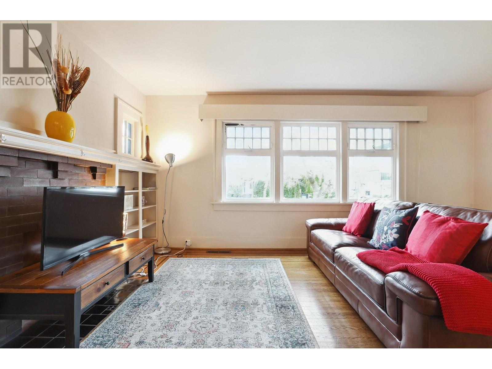 Property at 3174 W 10TH AVENUE image 3