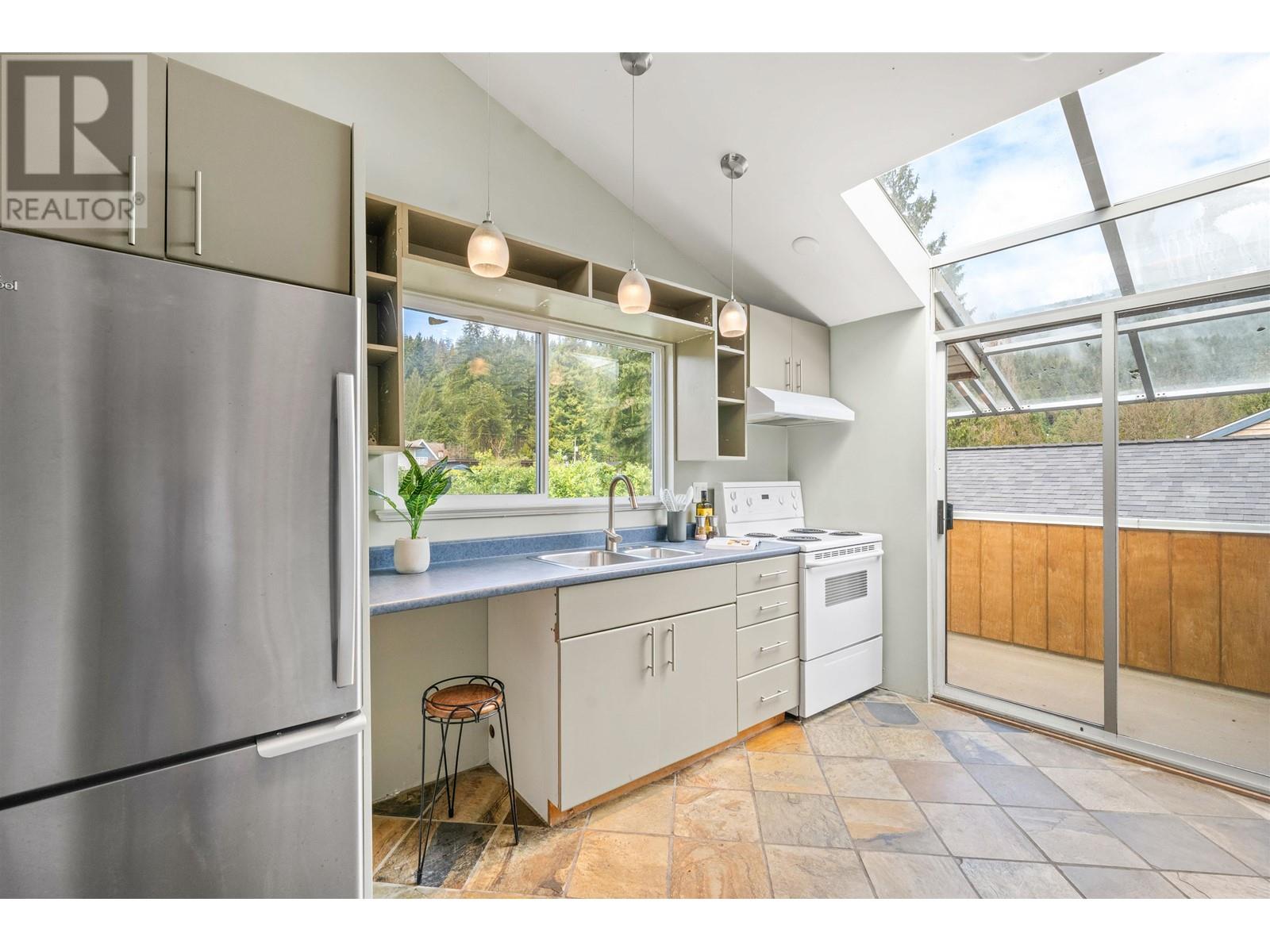 1979 Eastleigh Lane, North Vancouver, British Columbia  V7G 1W1 - Photo 16 - R2986697