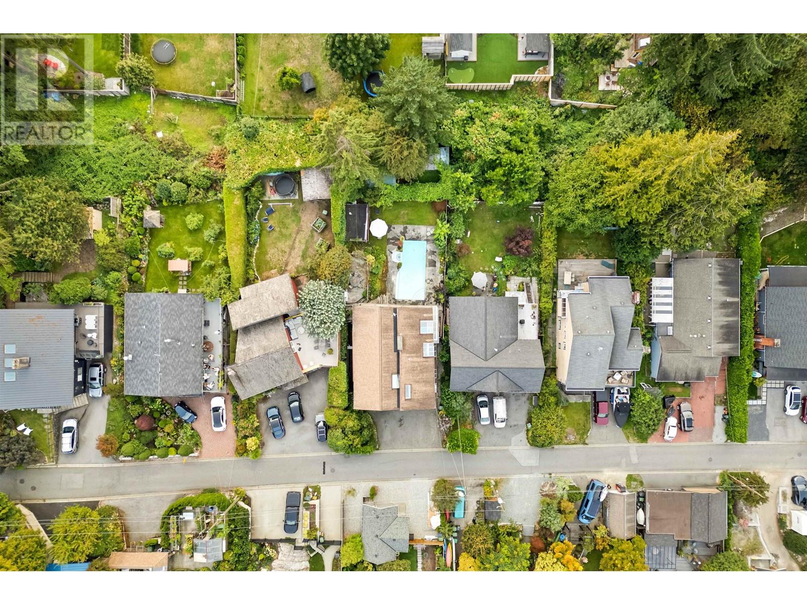 1979 Eastleigh Lane, North Vancouver, British Columbia  V7G 1W1 - Photo 7 - R2986697