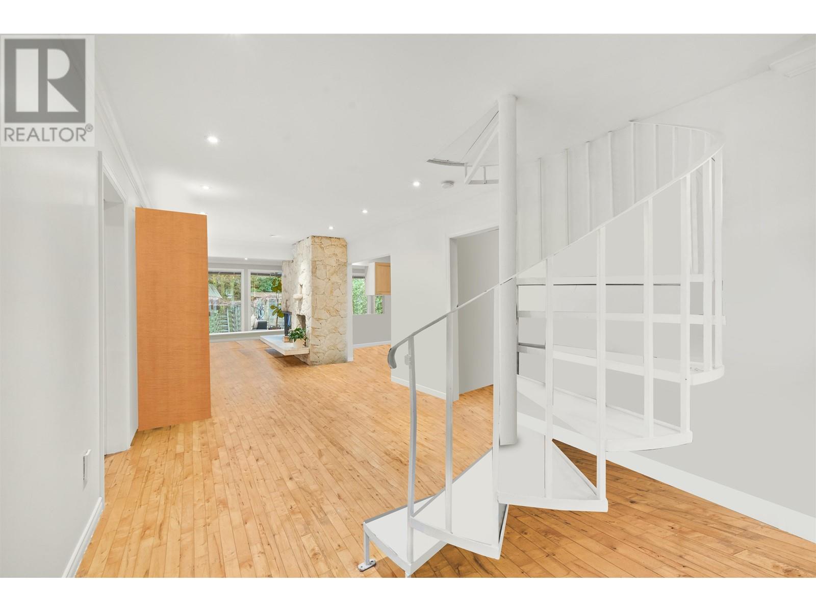 1979 Eastleigh Lane, North Vancouver, British Columbia  V7G 1W1 - Photo 12 - R2986697