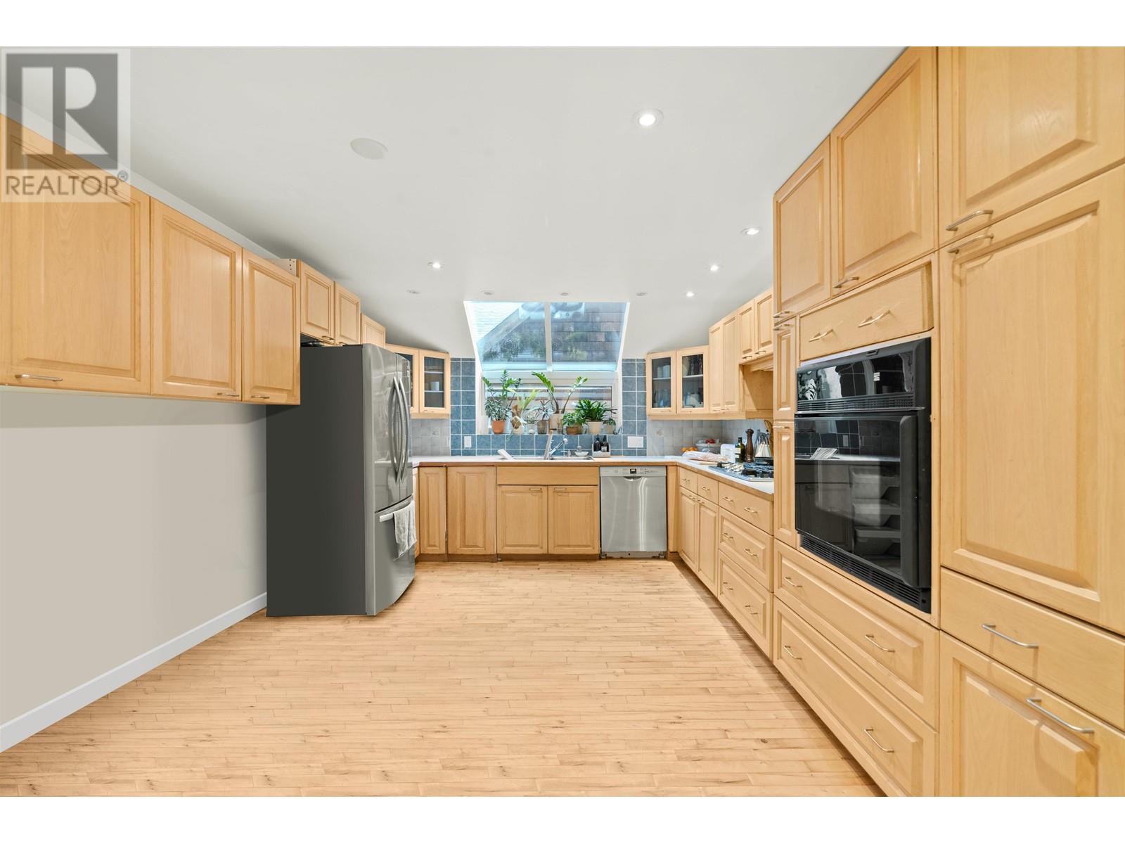 1979 Eastleigh Lane, North Vancouver, British Columbia  V7G 1W1 - Photo 11 - R2986697