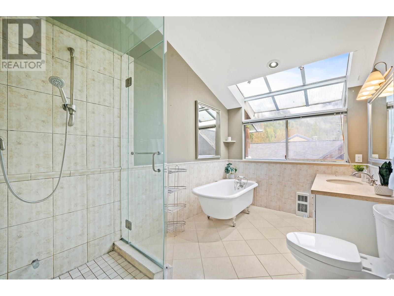 1979 Eastleigh Lane, North Vancouver, British Columbia  V7G 1W1 - Photo 17 - R2986697