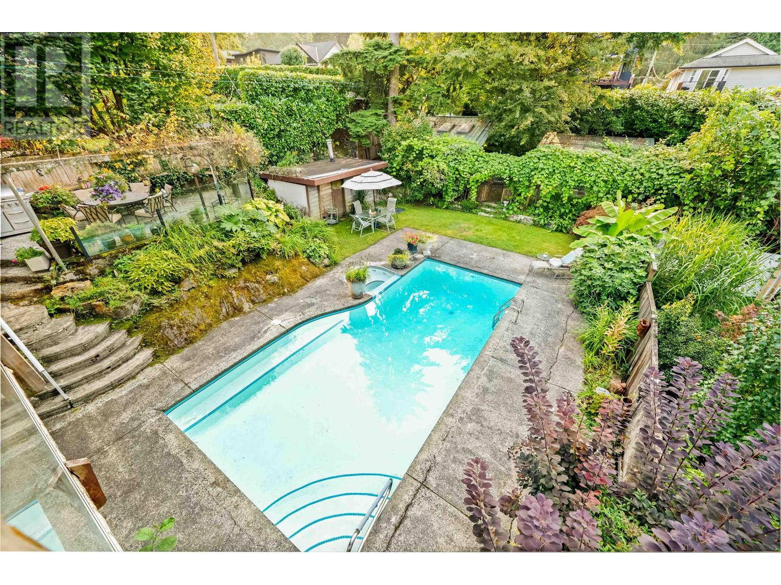 1979 Eastleigh Lane, North Vancouver, British Columbia  V7G 1W1 - Photo 3 - R2986697
