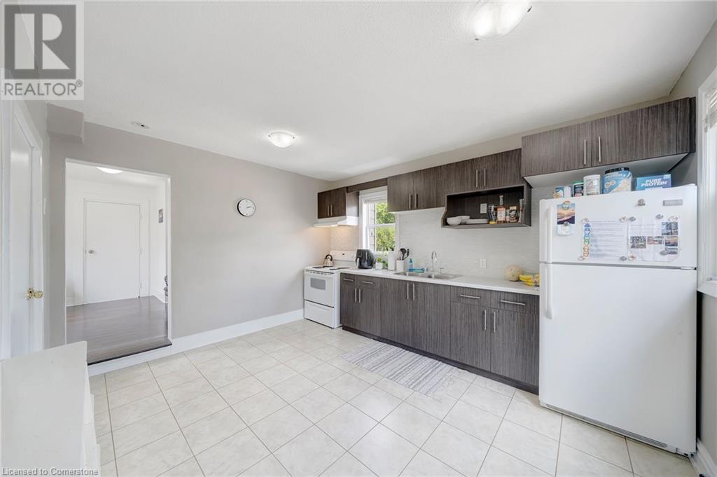 Property at 227 FAIRWAY Road N image 4