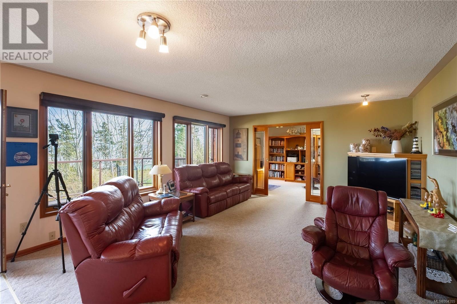 Property at 3882 Wavecrest Rd image 5