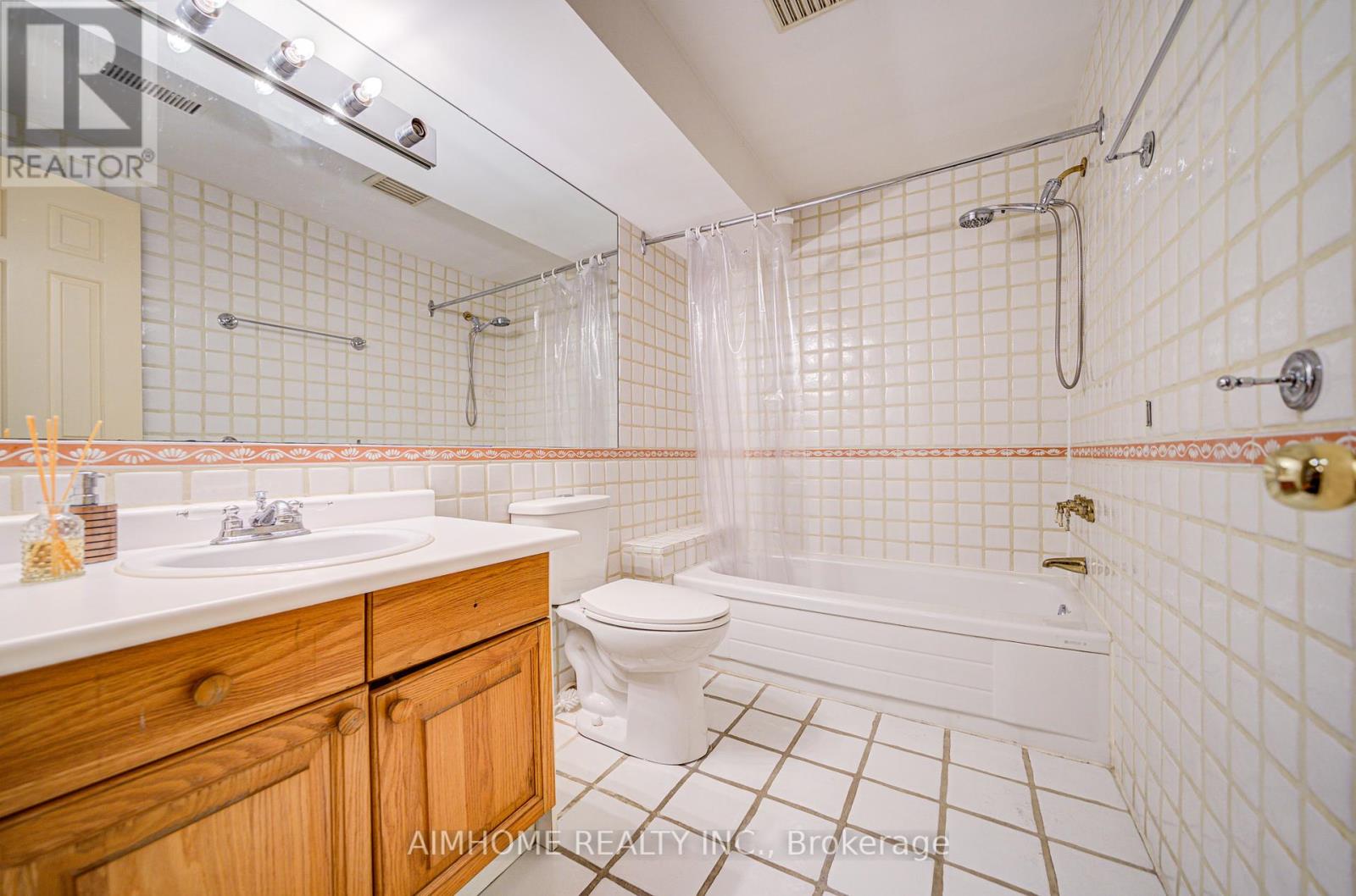 40 Donino Avenue, Toronto, Ontario  M4N 2W7 - Photo 35 - C12041767