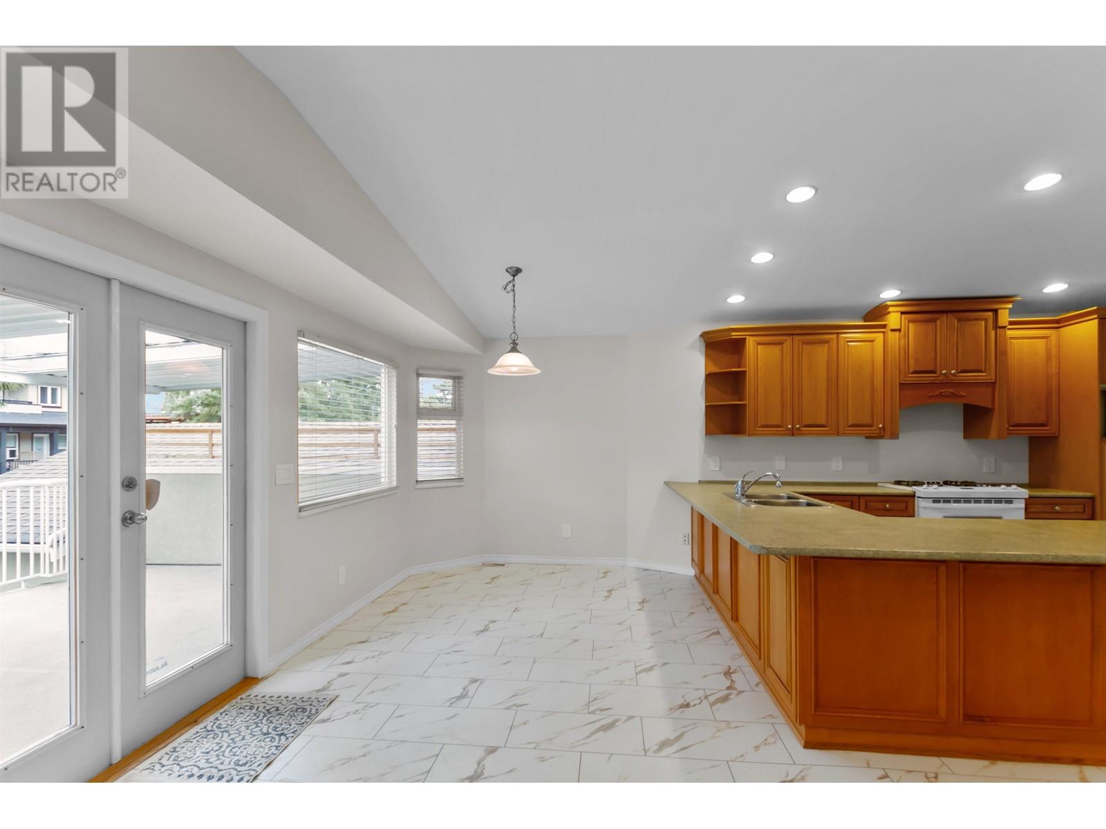 668 Macintosh Street, Coquitlam, British Columbia  V3J 4Y5 - Photo 9 - R2987071