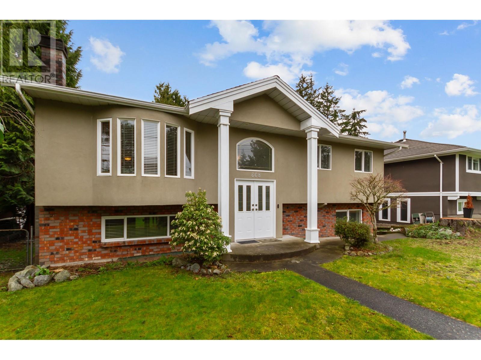 668 Macintosh Street, Coquitlam, British Columbia  V3J 4Y5 - Photo 2 - R2987071