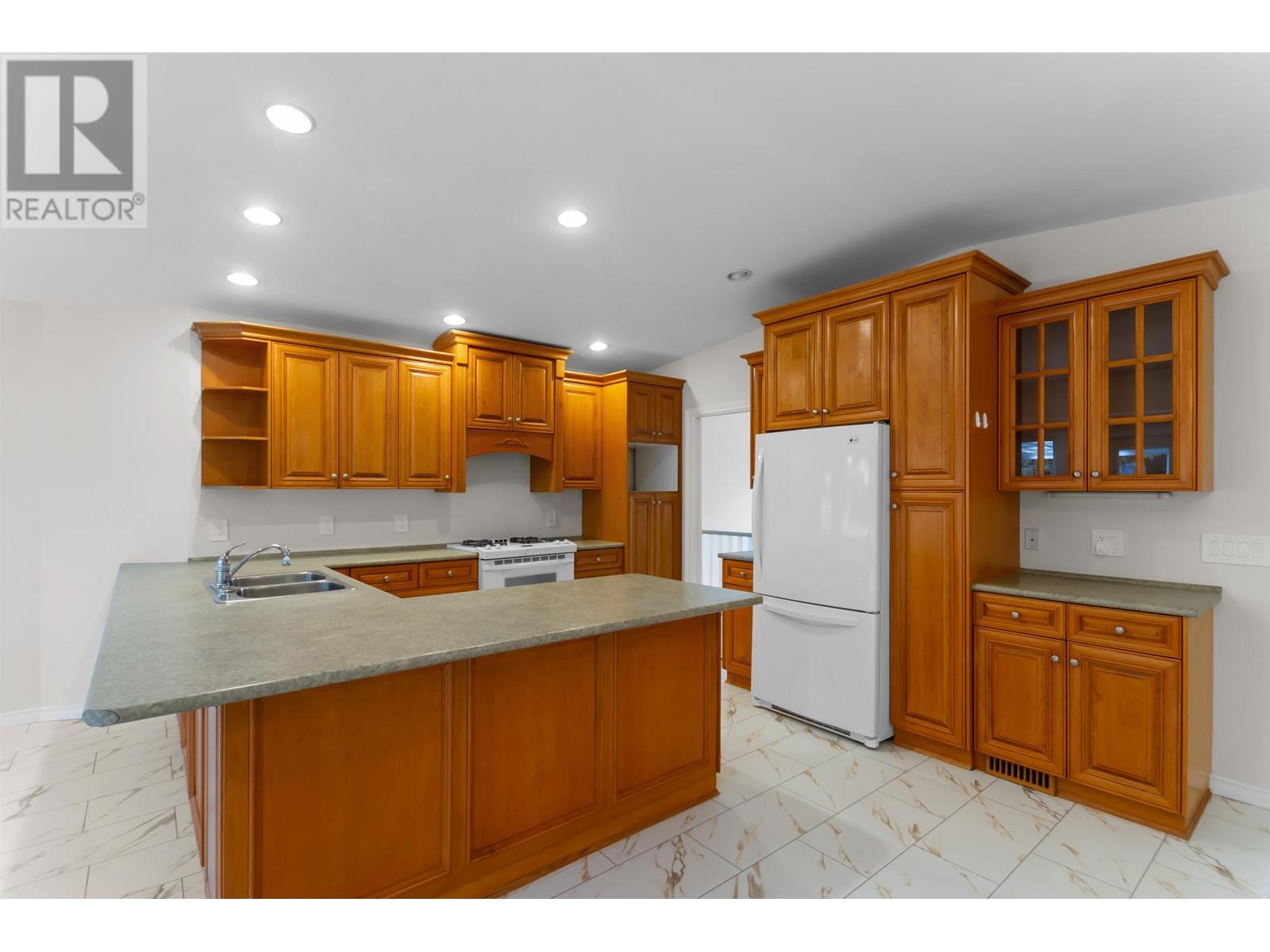 668 Macintosh Street, Coquitlam, British Columbia  V3J 4Y5 - Photo 12 - R2987071