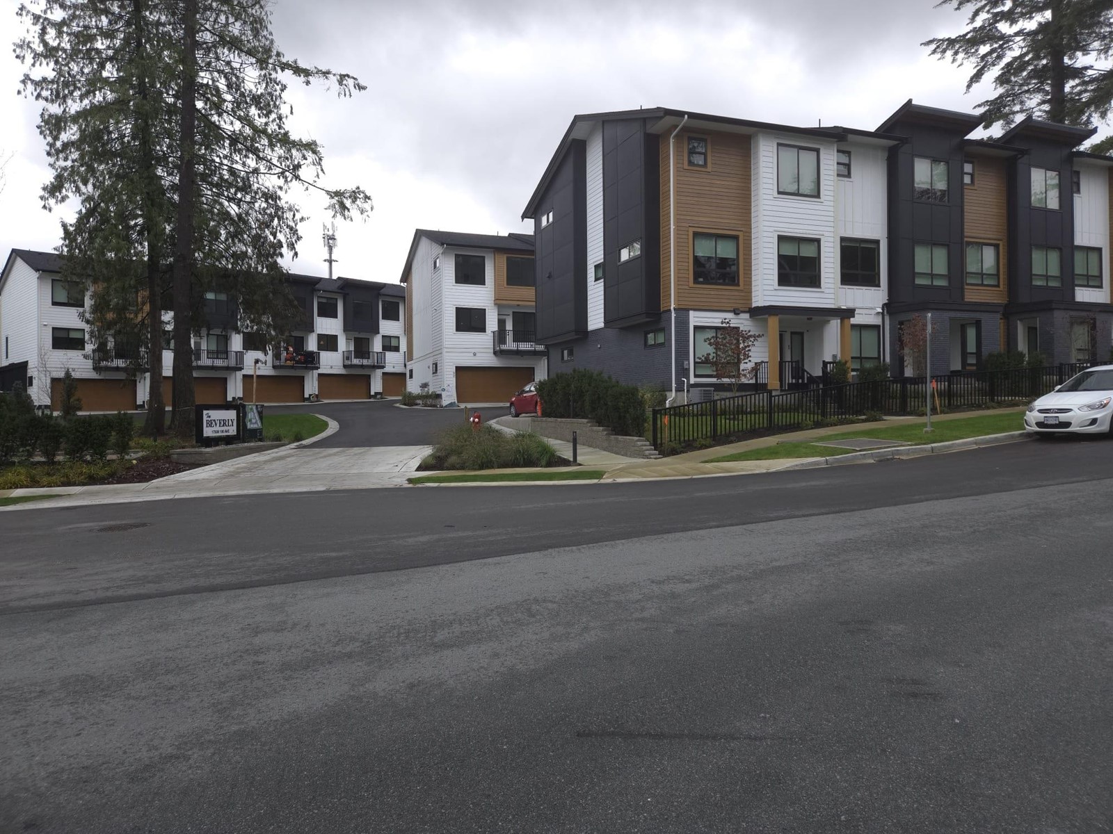 Property at 4 17538 100 AVENUE image 1