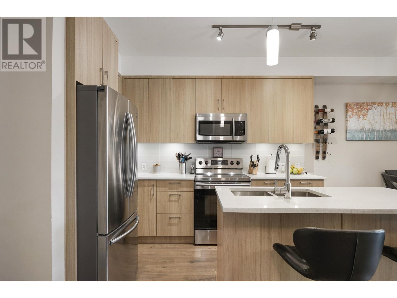 Property at 204 12460 191 STREET image 3