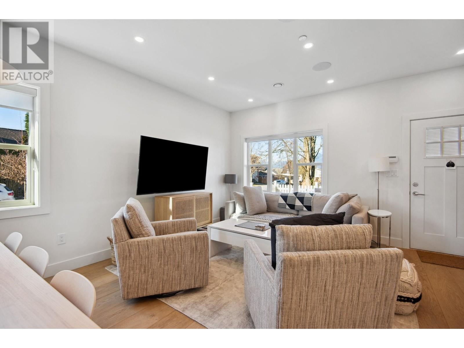 2504 Napier Street, Vancouver, British Columbia  V5K 2W5 - Photo 3 - R2962955
