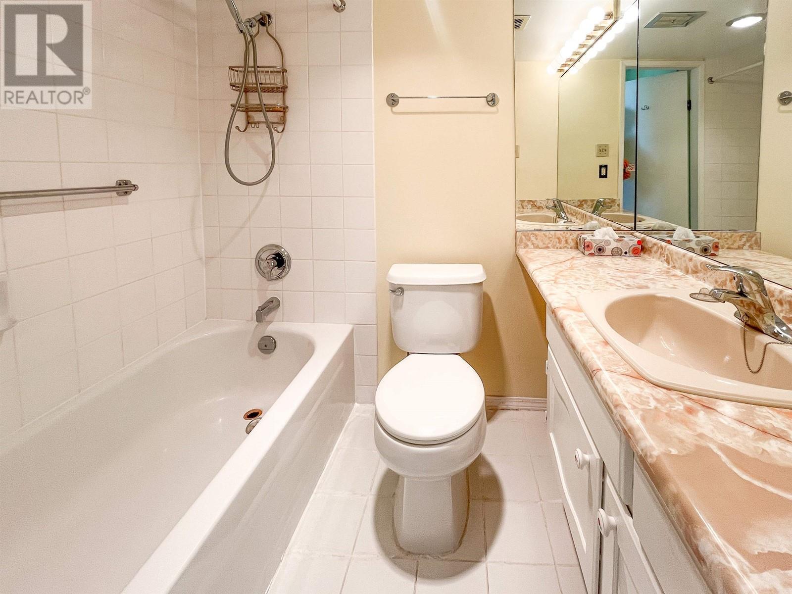 Listing Picture 20 of 32 : 704 2165 W 40TH AVENUE, Vancouver / 溫哥華 - 魯藝地產 Yvonne Lu Group - MLS Medallion Club Member